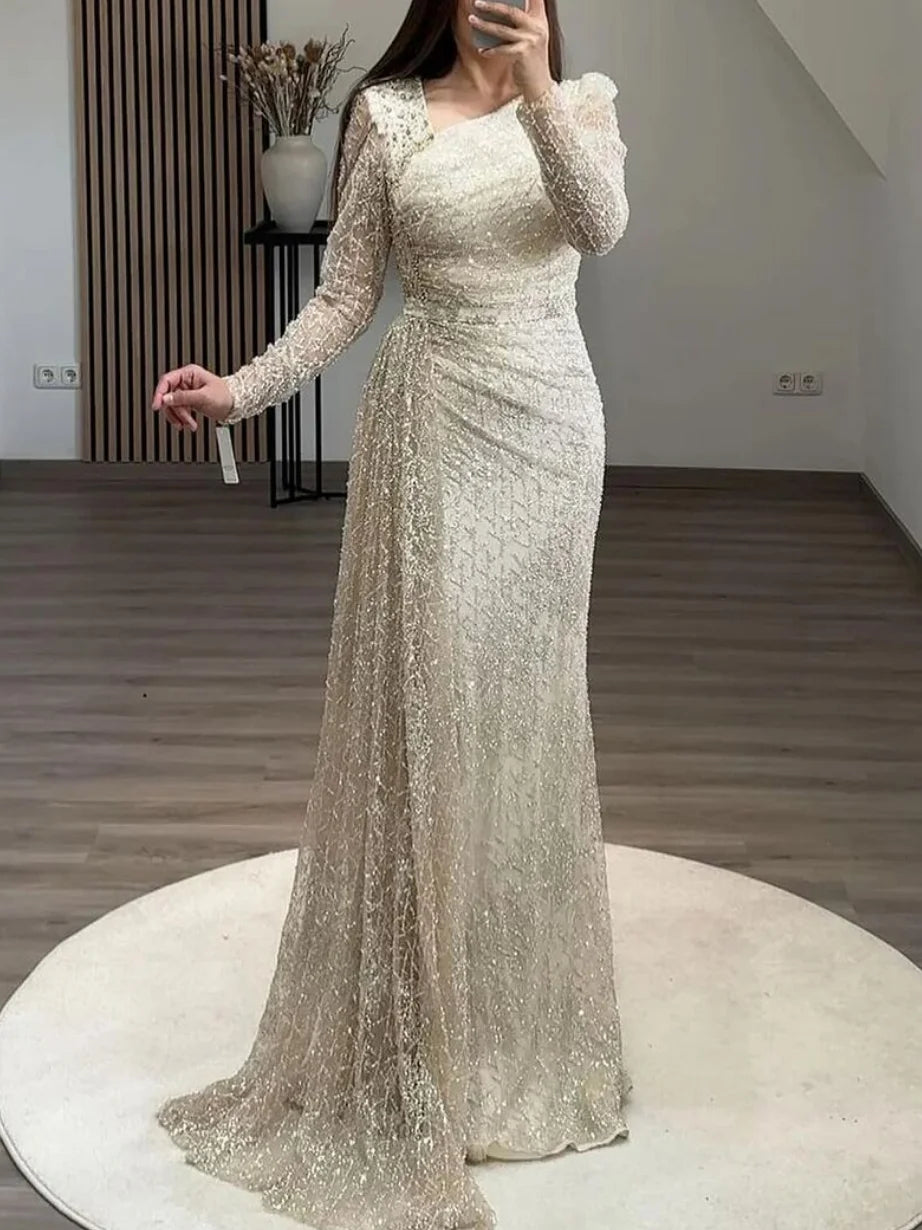 فساتين طويلة لامعة من حجر الراين بكريات متطابقة