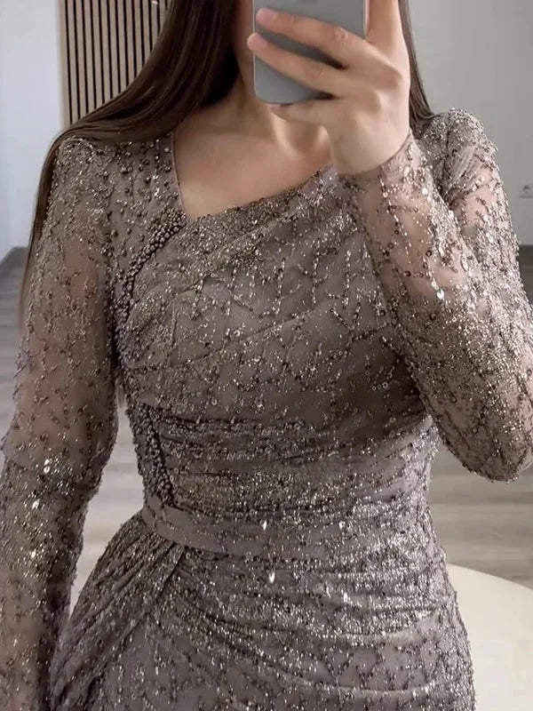 فساتين طويلة لامعة من حجر الراين بكريات متطابقة