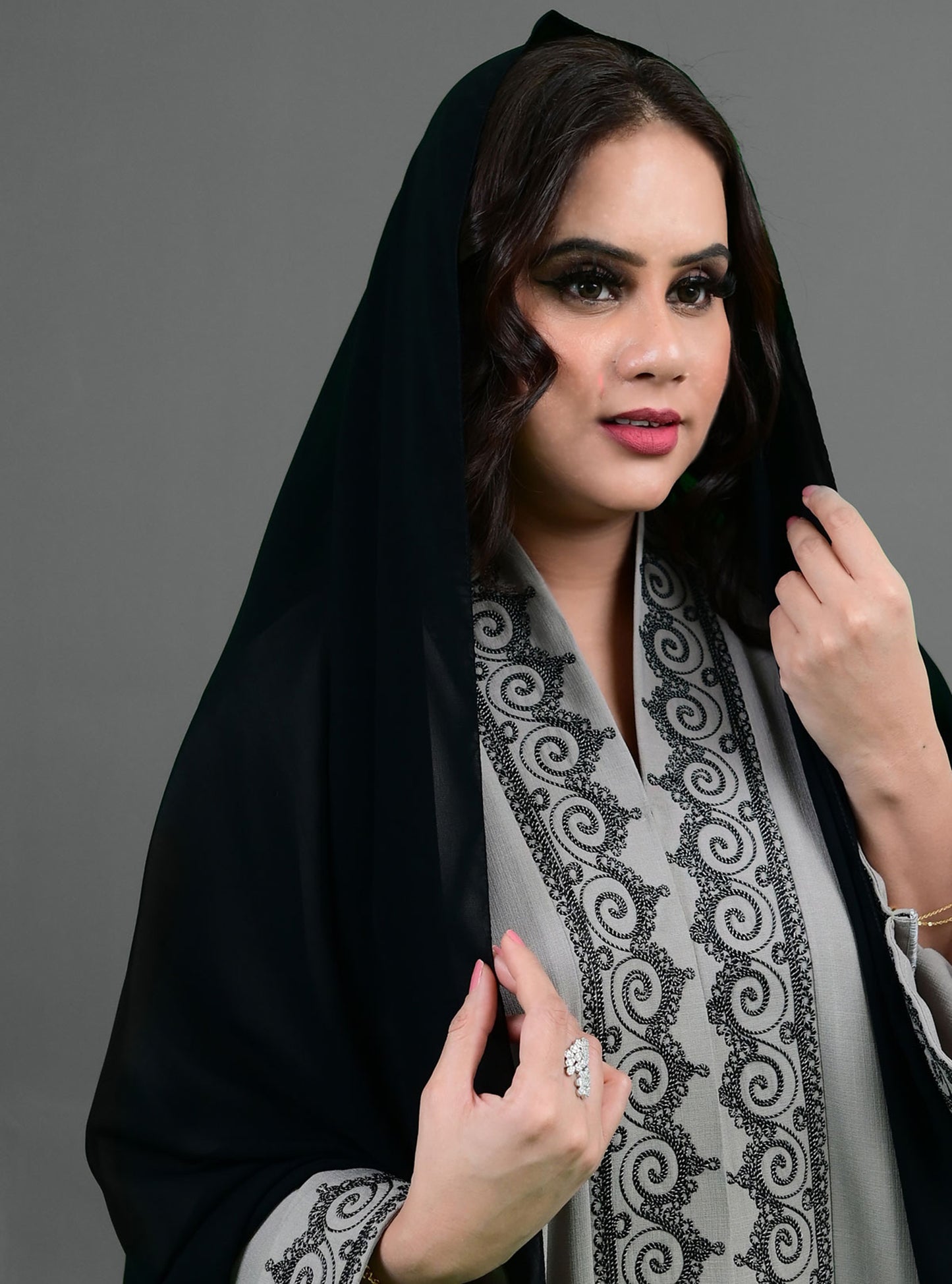 عباية أنيقة