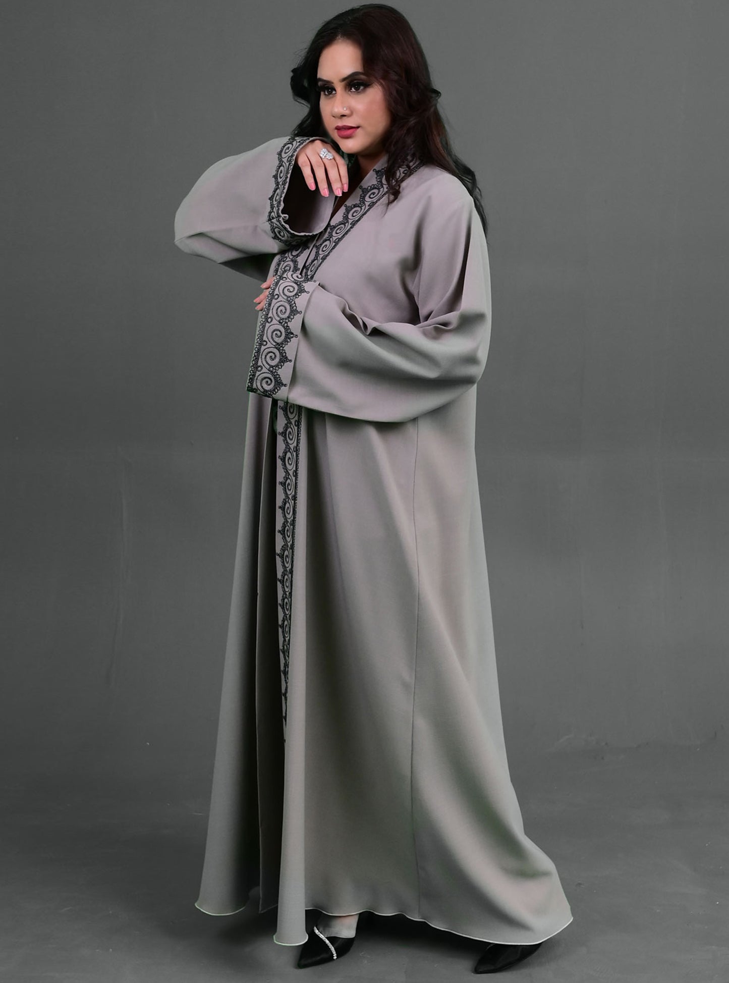 عباية أنيقة